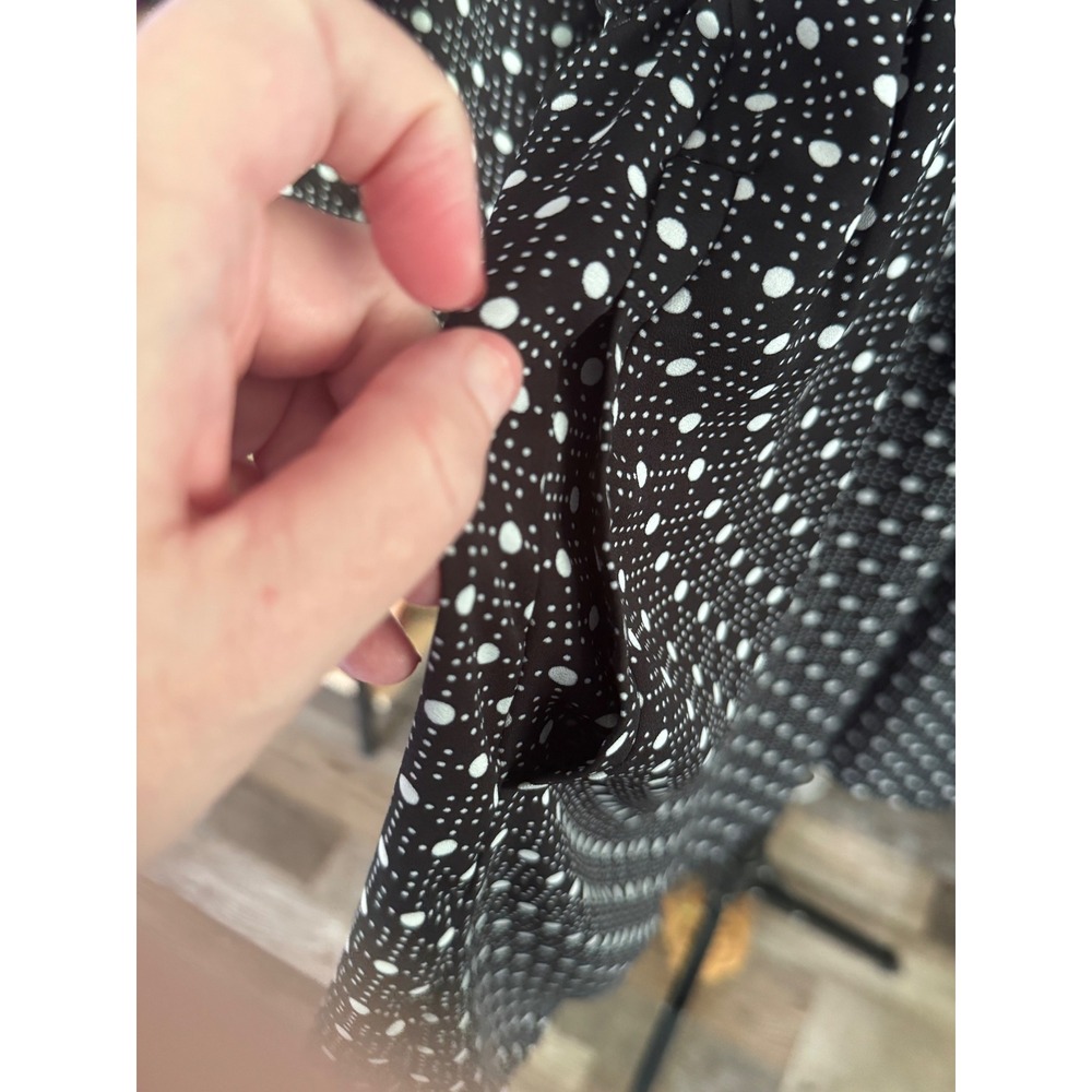 Les Serein Black & White Polka Dot Long Sleeve Dress
Size XL - Picture 8 of 10